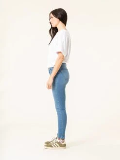 PANTALONES SKINNY DE MUJER HARDY MID BLUE -Capitan Denim vaqueros skinny azules de mujer comodos hechos en espana sostenibles