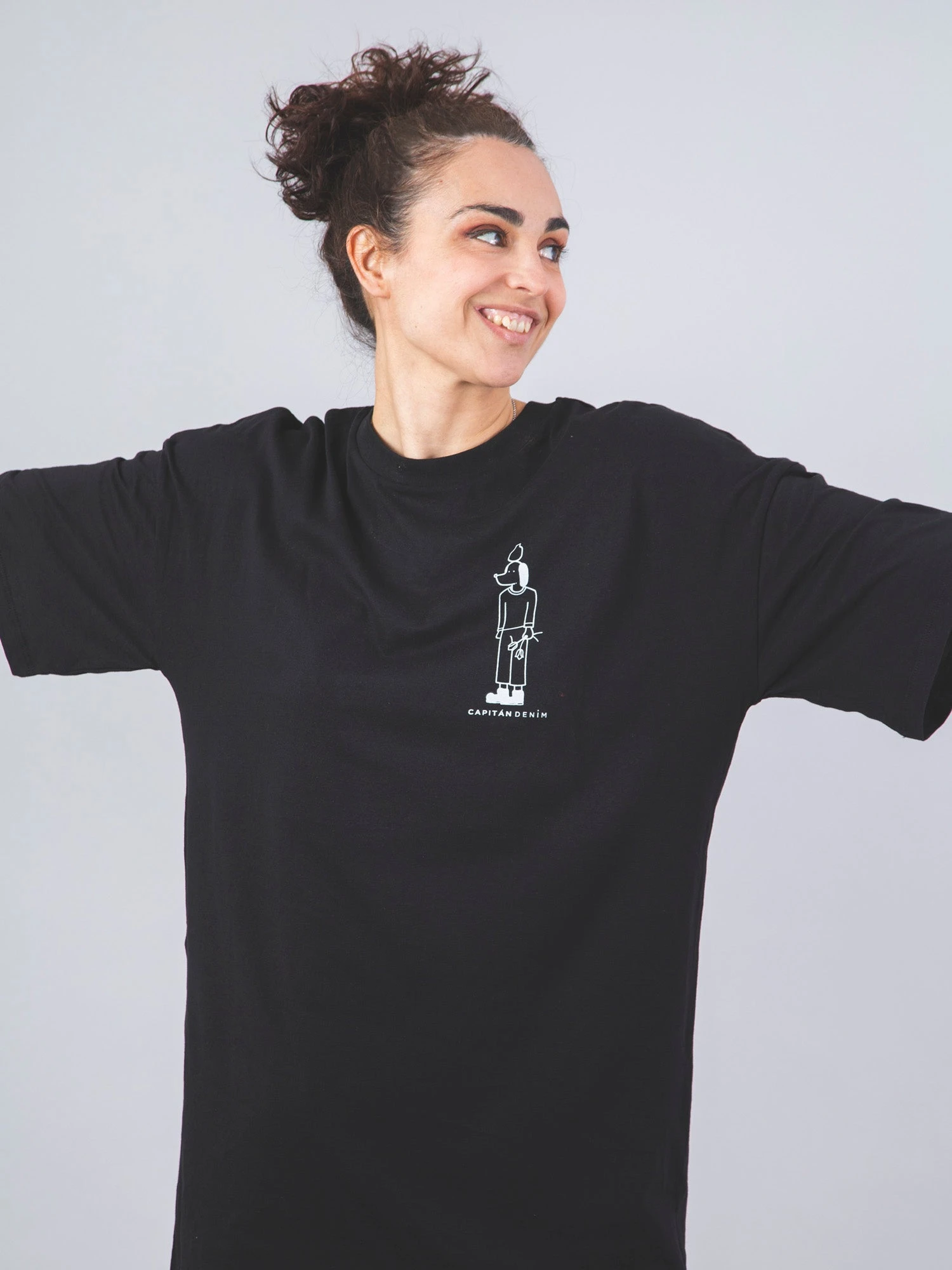 VESTIDO OVERSIZE DE ALGODÓN ORGÁNICO PERRO JARRON BLACK 4 VESTIDO OVERSIZE DE ALGODÓN ORGÁNICO PERRO JARRON BLACK - Imagen 2